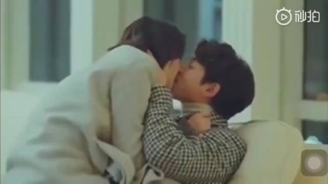 鬼怪沙发吻戏